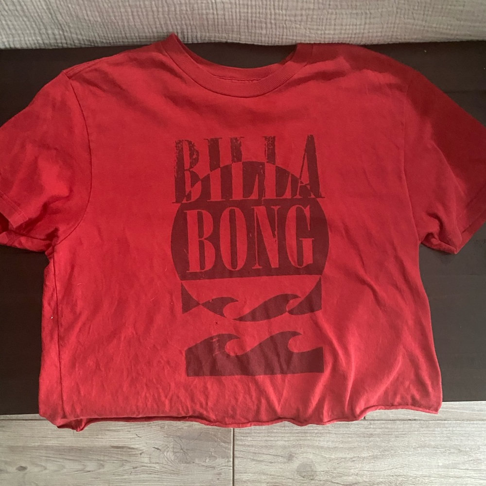red billabong cropped tee size small